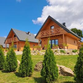 Osada Orlica klimatyczne domki z widokiem na góry i termalnym SPA sauna jacuzzi 4 km od Zieleniec Ski Arena，位于Lasowka的酒店