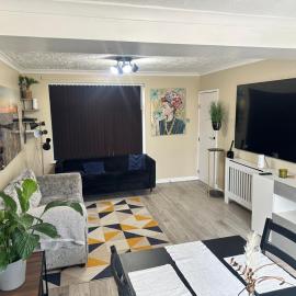 Modern 3-Bed House Contractor Stay in Kent, Medway - Rochester Strood with Parking & WiFi for Long Stays