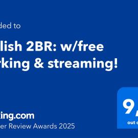 Stylish 2BR: w/free parking & streaming!，位于皮克灵的酒店