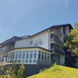 Gasthof Deutscher Adler und Hotel Puchtler，位于比绍夫斯格林的酒店