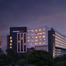 Courtyard by Marriott Bhopal，位于博帕尔的酒店