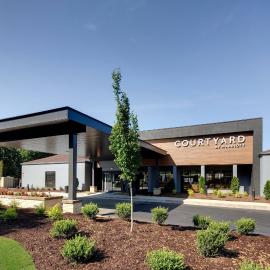 Courtyard Atlanta Norcross/Peachtree Corners,位于诺克罗斯的酒店