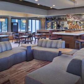 Courtyard by Marriott Detroit Warren，位于沃伦的酒店