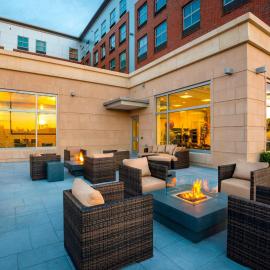Residence Inn by Marriott Boston Needham，位于尼德姆的酒店