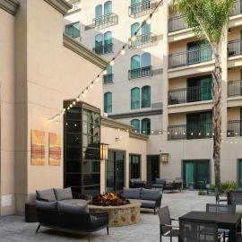 Courtyard by Marriott Los Angeles Pasadena Old Town，位于帕萨迪纳的酒店