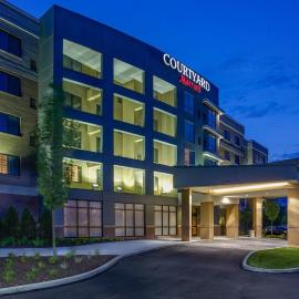 Courtyard by Marriott Pittsburgh North/Cranberry Woods，位于蔓越莓乡的酒店