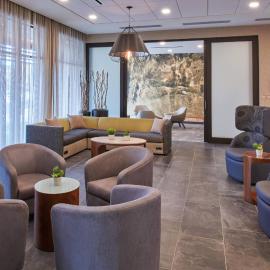Courtyard by Marriott Petoskey at Victories Square，位于佩托斯基的酒店