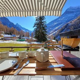 Appartement cosy - accès direct piscine et SPA，位于琪纳尔的酒店