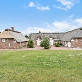 Awesome Home In Blåvand With Indoor Swimming Pool，位于布拉万德的酒店