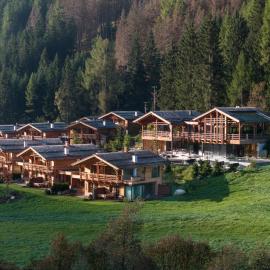 Valsegg Chalets Südtirol - luxury and private hideaway，位于瓦勒斯的酒店