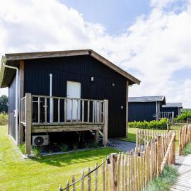 Tiny house XL - Vakantiepark De Kremmer，位于Gasselte的酒店