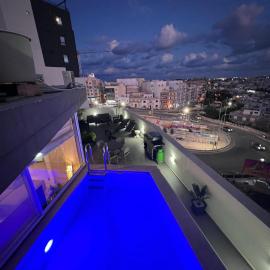D Pool Top，位于姆西达的酒店