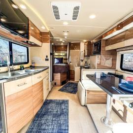 Navi- HUGE yard- MEGA playset- CUTE RV，位于Willmar的酒店