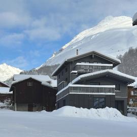 Casa Glisch im Zentrum von Sedrun, mit Sauna，位于塞德龙的酒店