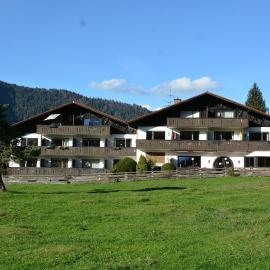 Ferienwohnung Farchanter Alm mit Schlafzimmer, Wohnzimmer und Schlafnische，位于法尔先特的酒店