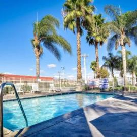 Studio 6 Suites - Riverside, CA South,位于里弗赛德的酒店