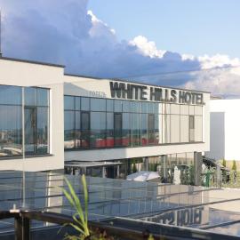 WHITE HILLS HOTEL spa&sport，位于乌日霍罗德的酒店