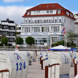 Hotel Strandschlösschen，位于特拉弗明德的酒店