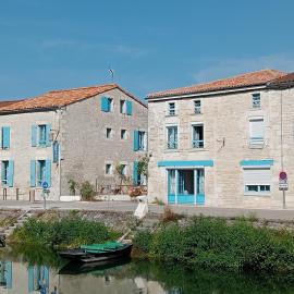 Hotel Au Marais，位于库隆的酒店
