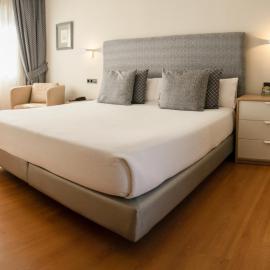 Hotel Sercotel Tres Luces,位于维戈的酒店