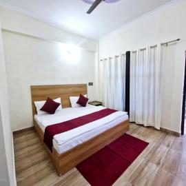 Hotel Aashirwad，位于Chamoli的酒店