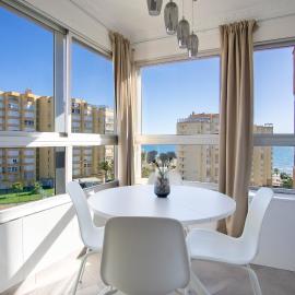 Modern apartment with a wonderful sea view，位于托罗克斯的酒店