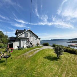 Kystperle med utsikt, lei en båt，位于纳姆索斯的酒店
