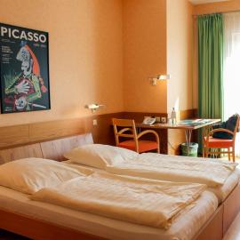 An der Persiluhr Stadt-gut-Hotel,位于吕嫩的酒店