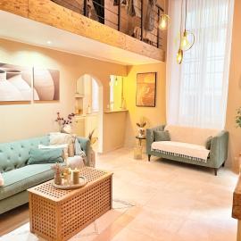Spacious Loft, Duplex, Old Town, 3 bedrooms - EASY CHECK-IN，位于尼斯的酒店