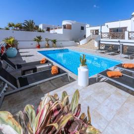 Luxury House Panoramic Sea Views，位于Güime的酒店