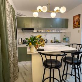 A Suburban Haven, top floor unit with Balcony- at Camarin Caloocan City!!，位于Camarin的酒店