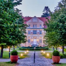 Sunday Resort Rügen - Hotel & SPLASH Erlebniswelt，位于萨加尔德的酒店
