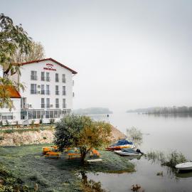 Hotel Sucidava，位于Corabia的酒店