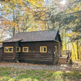 Rustic Retreat Fireplace, Casino, Camelback Close to everything!，位于波科诺山的酒店