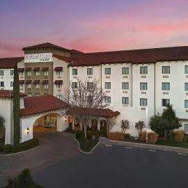 Courtyard by Marriott Paso Robles,位于佩索罗伯斯的酒店