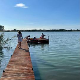 Noclegi nad jeziorem Brdów Agroturystyka pod Wierzbą，位于Brdów的酒店