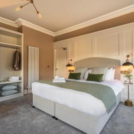 Creighton Hotel，位于Clones的酒店