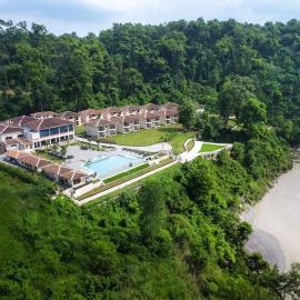Regenta Resort & Spa By Riverside, Chitwan，位于奇旺的酒店