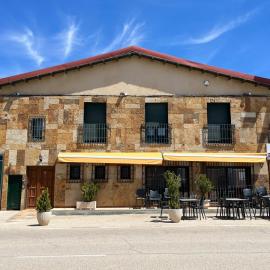 Hostal Restaurante Bustos，位于Villarrubio的酒店