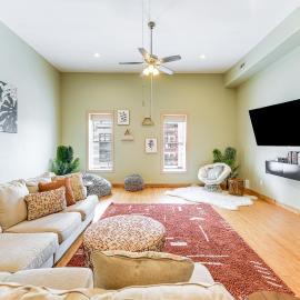 Bring a Pet: Historic Downtown Olean Apartment，位于奥利安的酒店