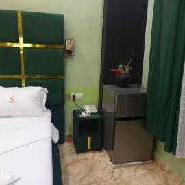 Comfort INN Hotel & Suits，位于雅温得的酒店