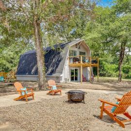 Family-Friendly Broken Bow Home w/ Grill!，位于布罗肯鲍的酒店