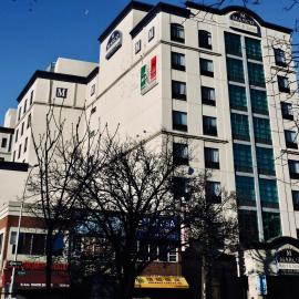Marco LaGuardia Hotel & Suites，位于皇后区的酒店