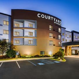 Courtyard by Marriott Auburn，位于奥本的酒店