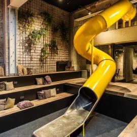 Upstairs Hotel，位于奥斯坦德的酒店