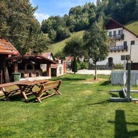 Voinescu House - Natural Living & Eating，位于西蒙的酒店