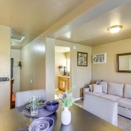 Lake & Mountain Views: Cozy California Stay，位于Mountain Mesa的酒店