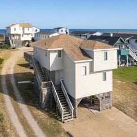 Summer Nights 4 Bedroom Oceanside Home，位于斩魔山的酒店