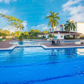 Stylish Oceanfront Condo 3205 | Playa Bejuco + Bright Design + Pool，位于埃斯泰里略斯的酒店
