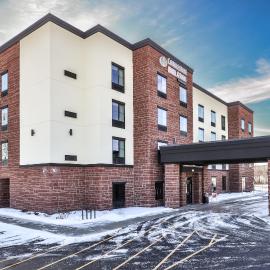 Cobblestone Hotel & Suites - Rhinelander，位于Rhinelander的酒店